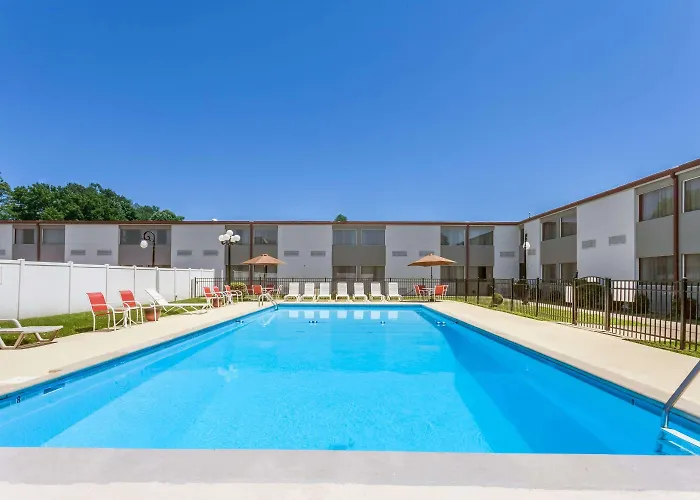 Ramada By Wyndham Henderson/Evansville
